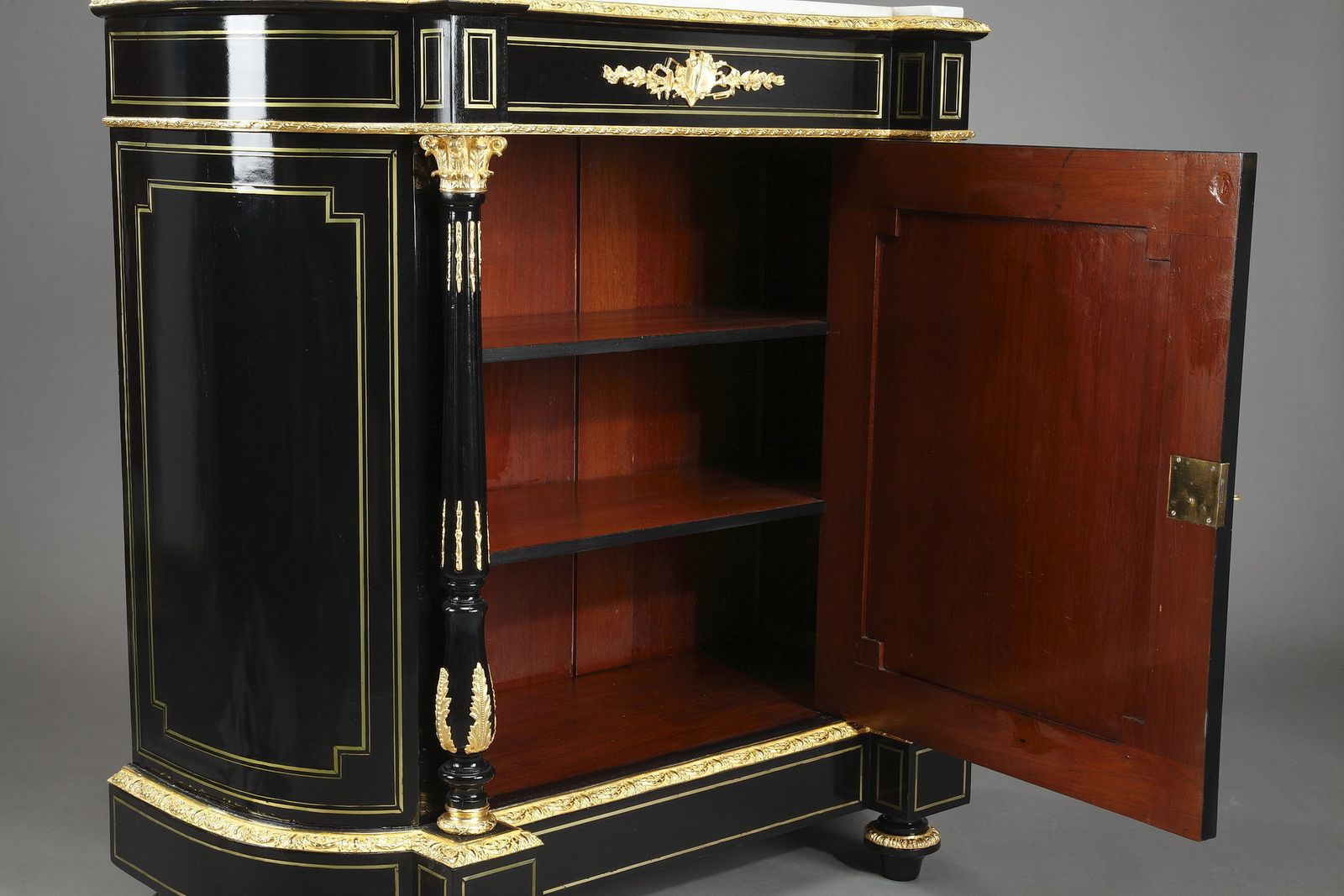 photo furniture Buffet Napoléon III en bois noirci et bronzes dorés
