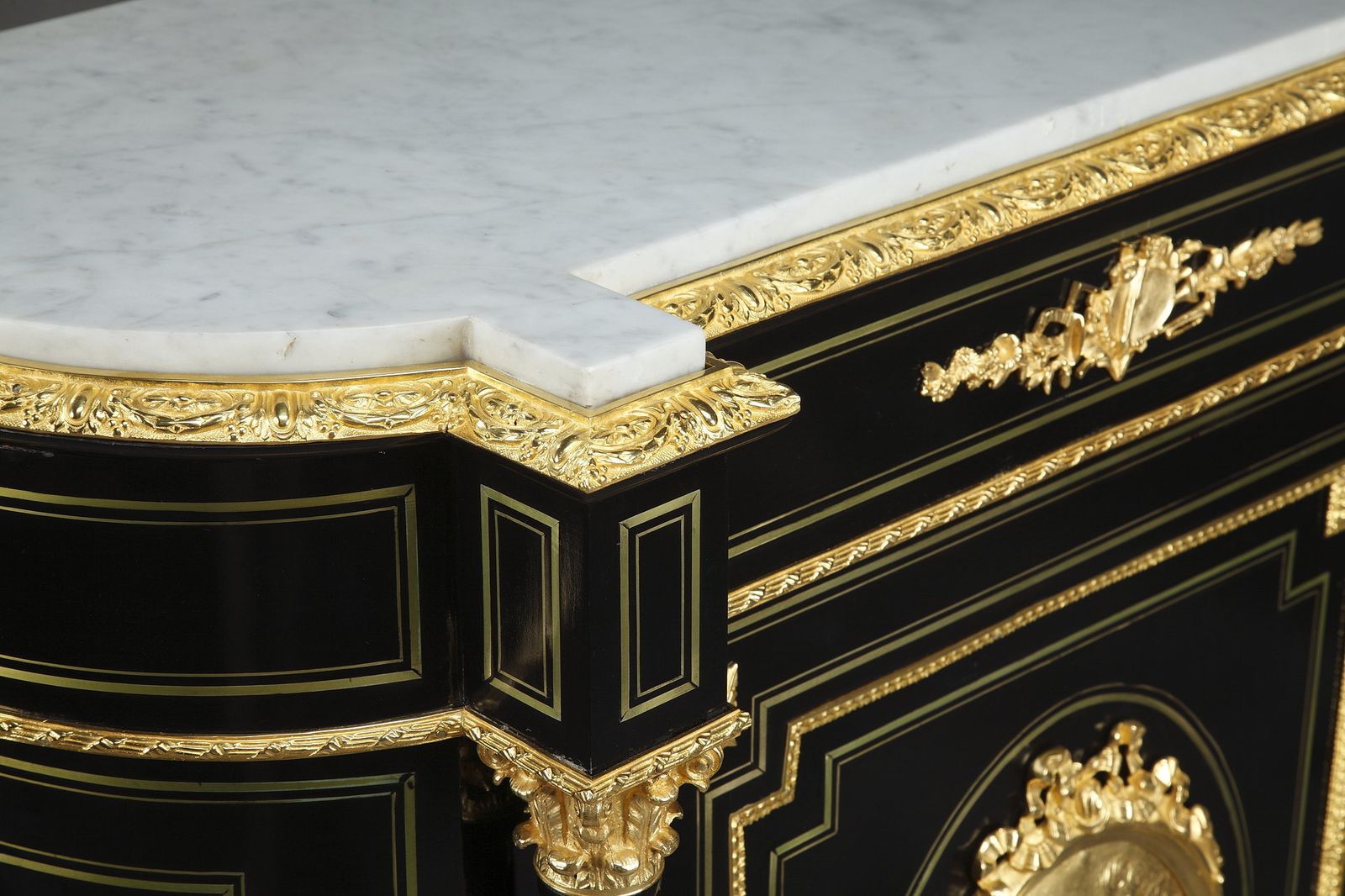 photo for sale Buffet Napoléon III en bois noirci et bronzes dorés