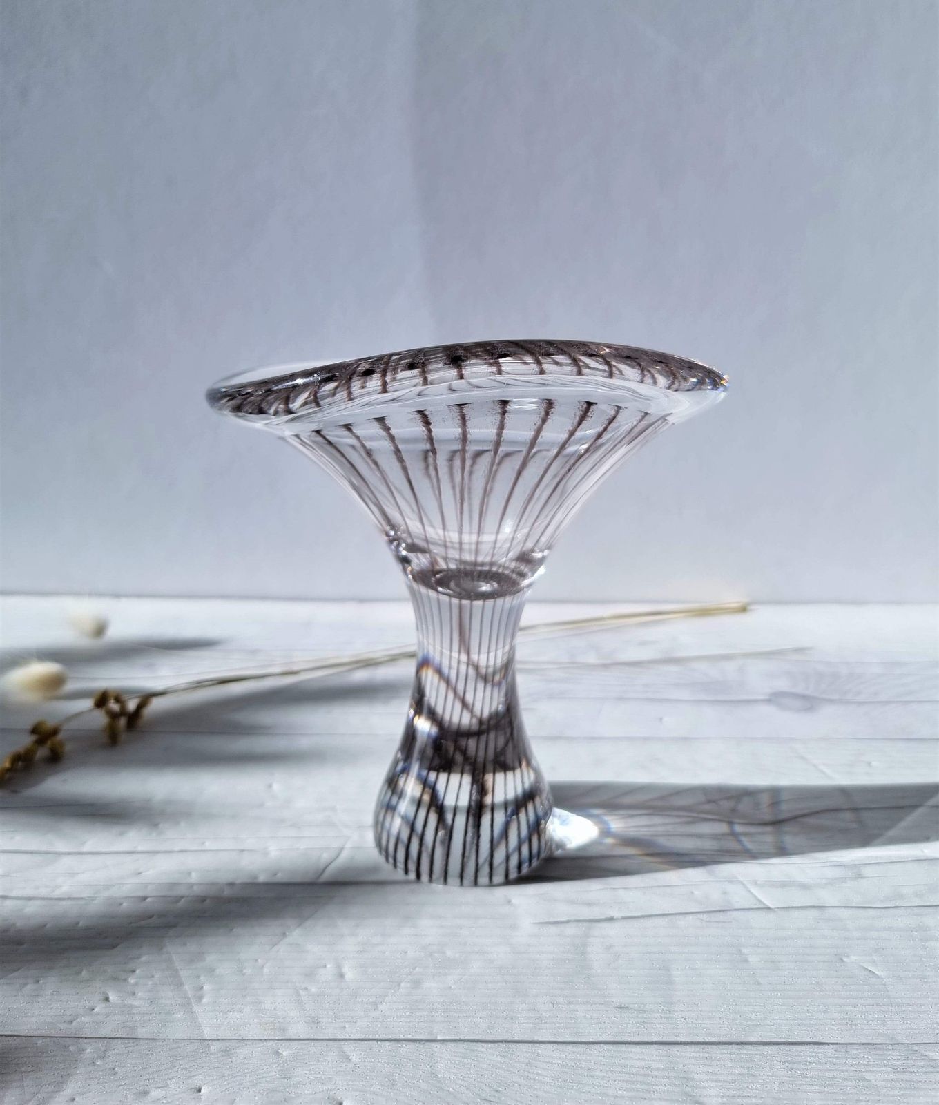 Vicke Lindstrand For Kosta Glasbruk (Kosta Boda), Kanterelli Form, Striped Footed Dish, 1950s, Rare photo for sale