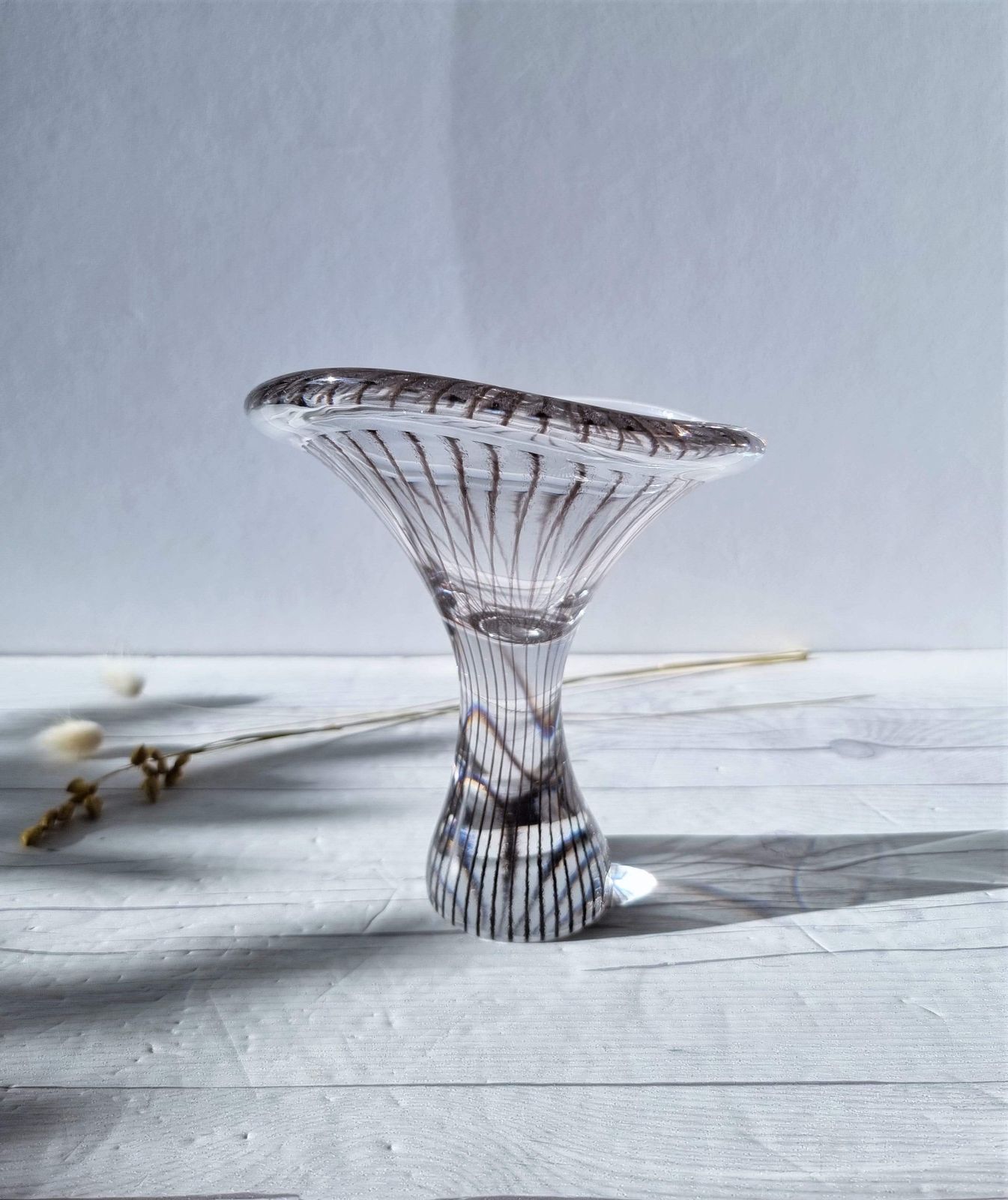 Vicke Lindstrand For Kosta Glasbruk (Kosta Boda), Kanterelli Form, Striped Footed Dish, 1950s, Rare photo Home Decor