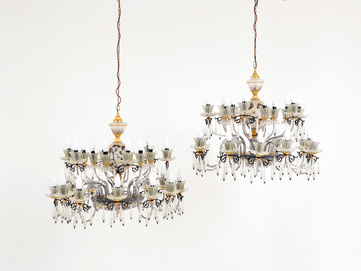 Pair Large 1970s Italian Venetian Glass Gilt 24 Bulb Belle Epoque Chandeliers Decorative Interior Design Hotel