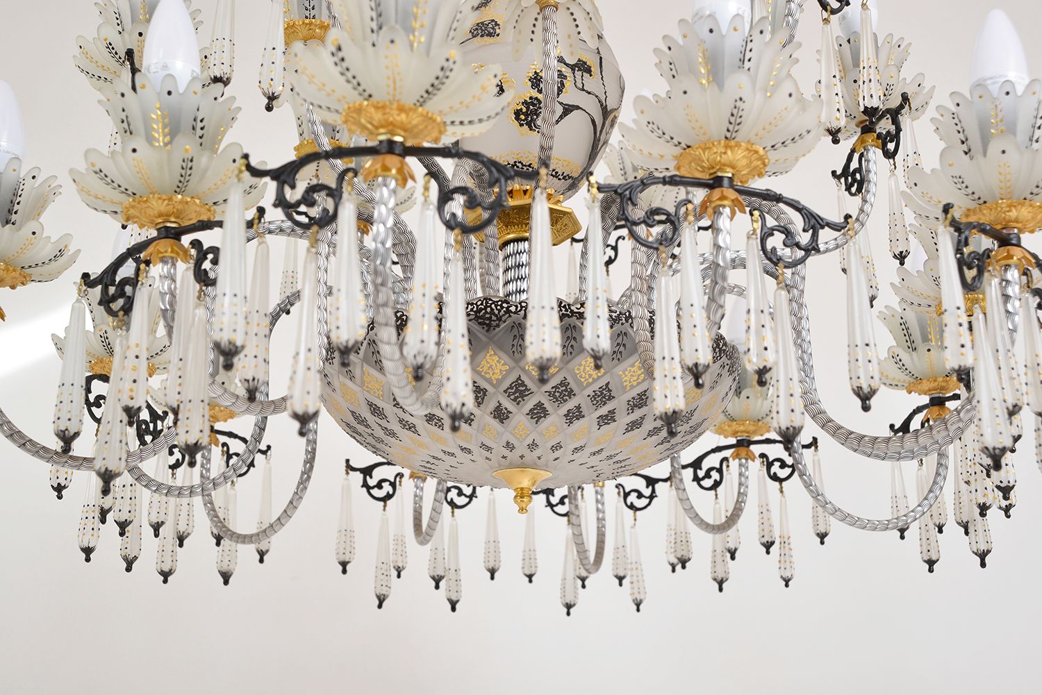 Pair Large 1970s Italian Venetian Glass Gilt 24 Bulb Belle Epoque Chandeliers Decorative Interior Design Hotel photo Lighting