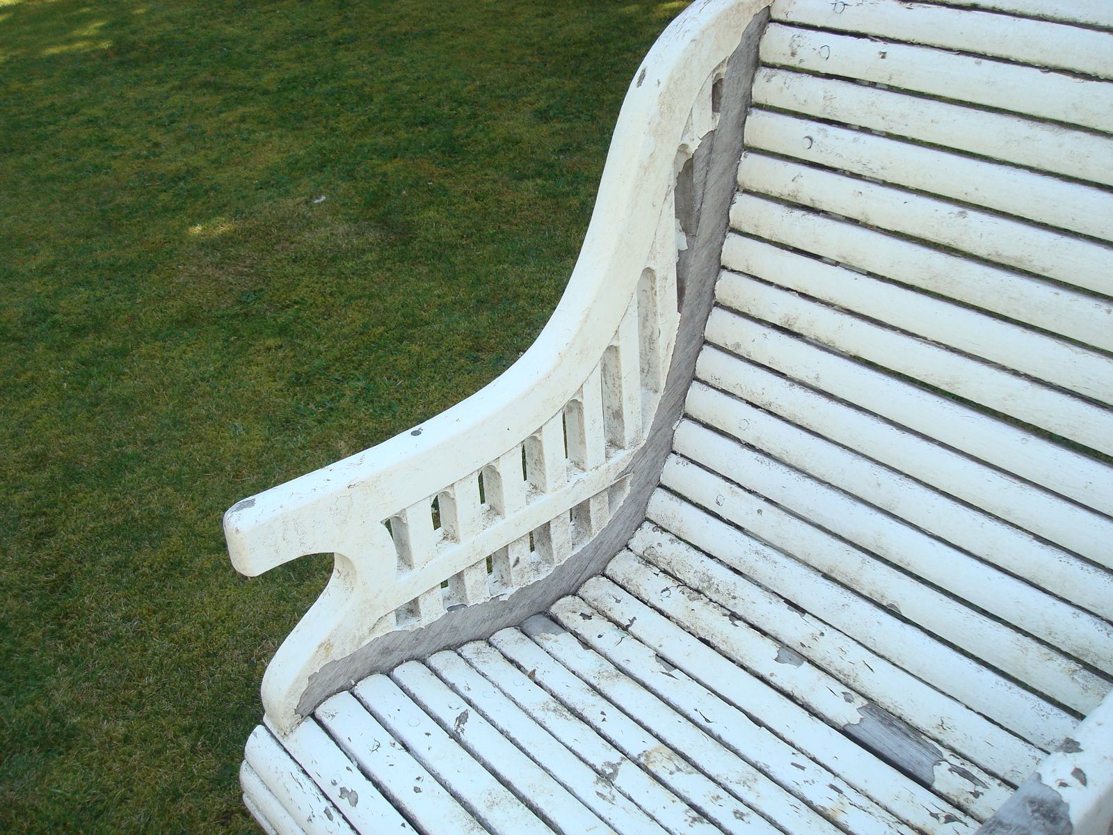 photo furniture C20th Stylish Teak Garden Seat