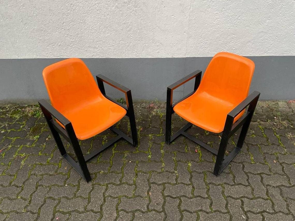 Titlespace Age Orange Plastic Seat And Wood Frame Pair Of Chairs By Möbel Mann 1960s Germany photo for sale