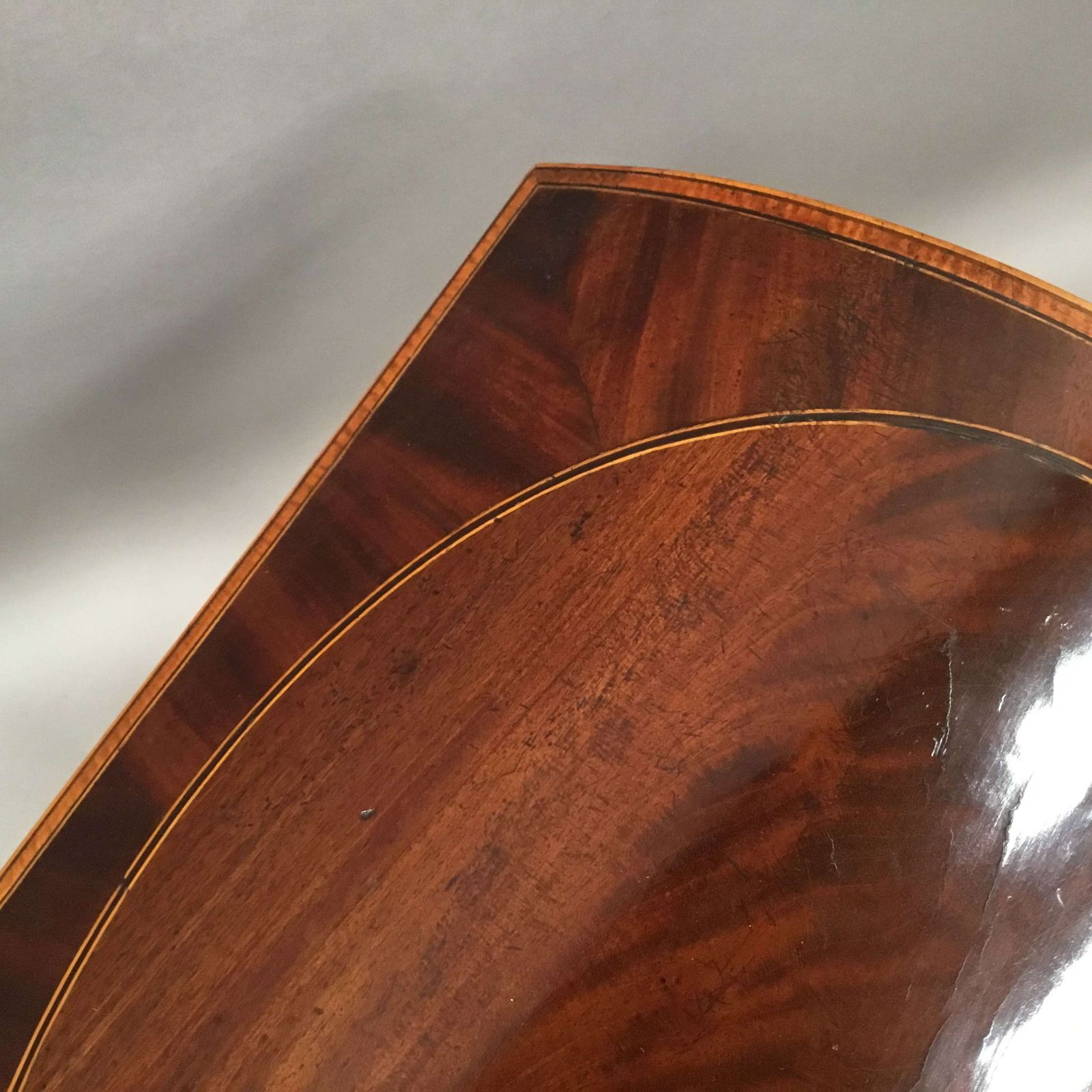 2475.0 A Fine George III Sheraton Mahogany Cellarette photo