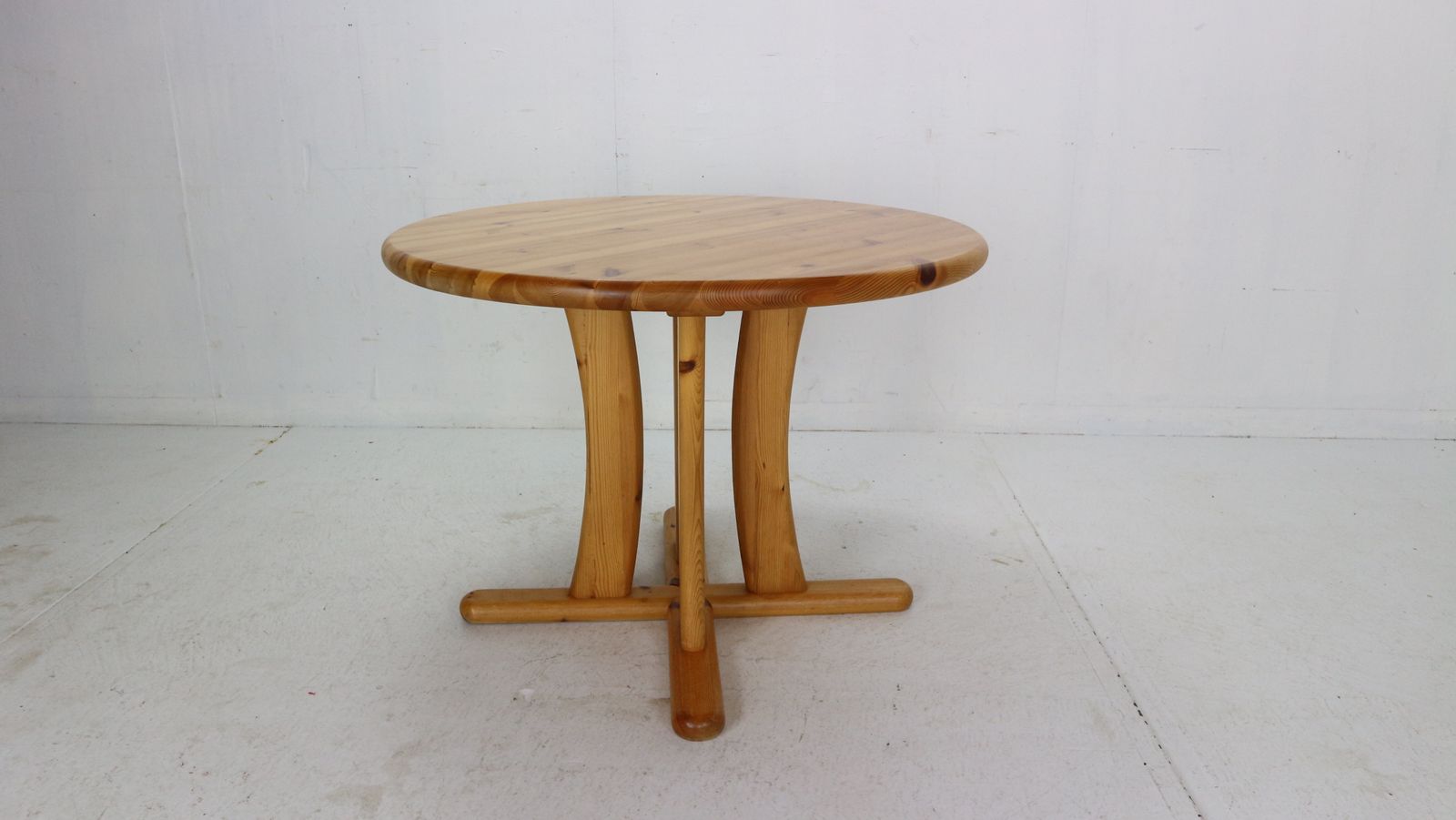 Round Solid Pinewood Dinning Table, 1970's Denmark photo Furniture