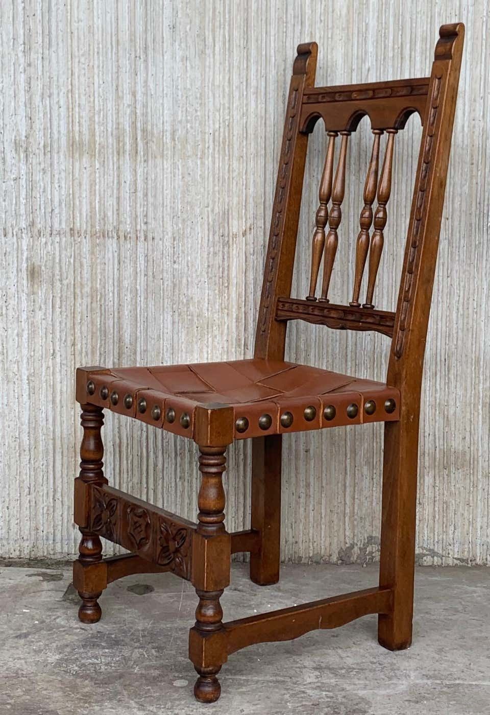 Ensemble de quatre chaises espagnoles sculptées, assise et dossier en cuir, XIXe siècle photo 3648.0