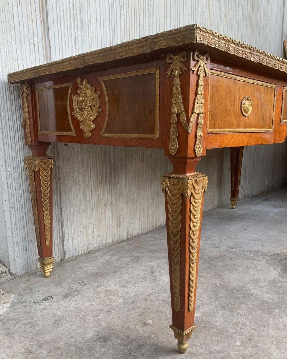 photo for sale Bureau plat de style Louis XVI, montures en bronze doré, plateau en cuir