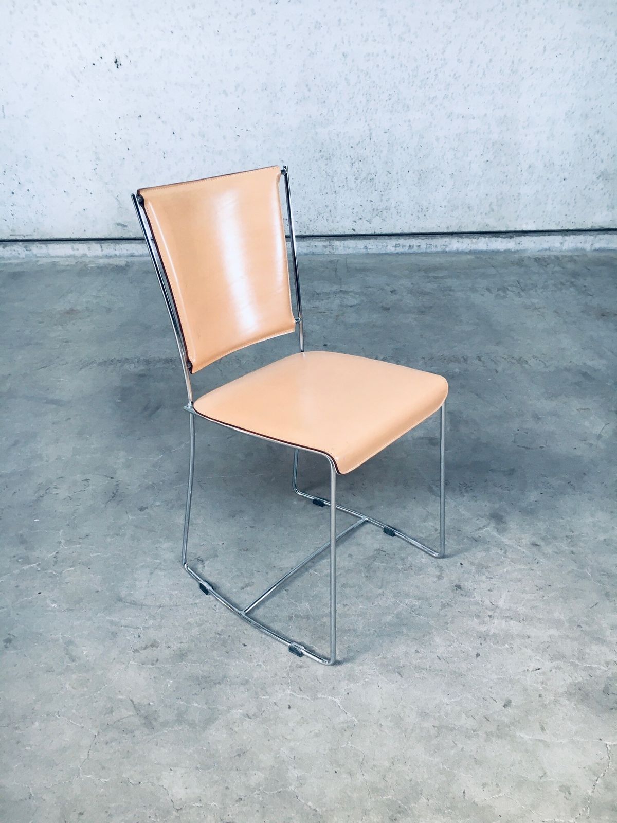 Meubels Postmodern Italiaans Design Lederen Eetkamerstoelen Van Segis, Italië, Jaren 1990 photo