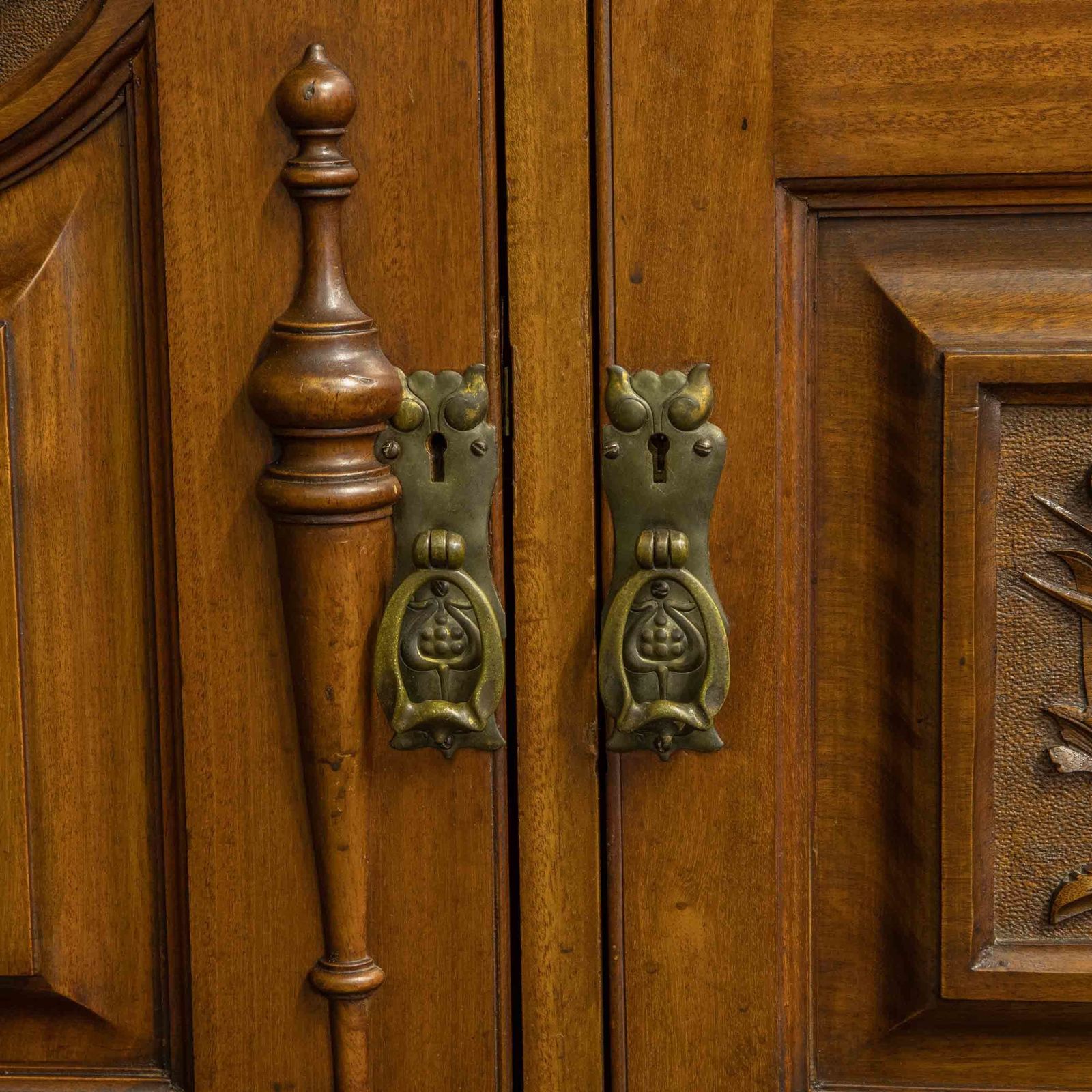 photo buy Victorian Mahogany Sideboard, 1800s