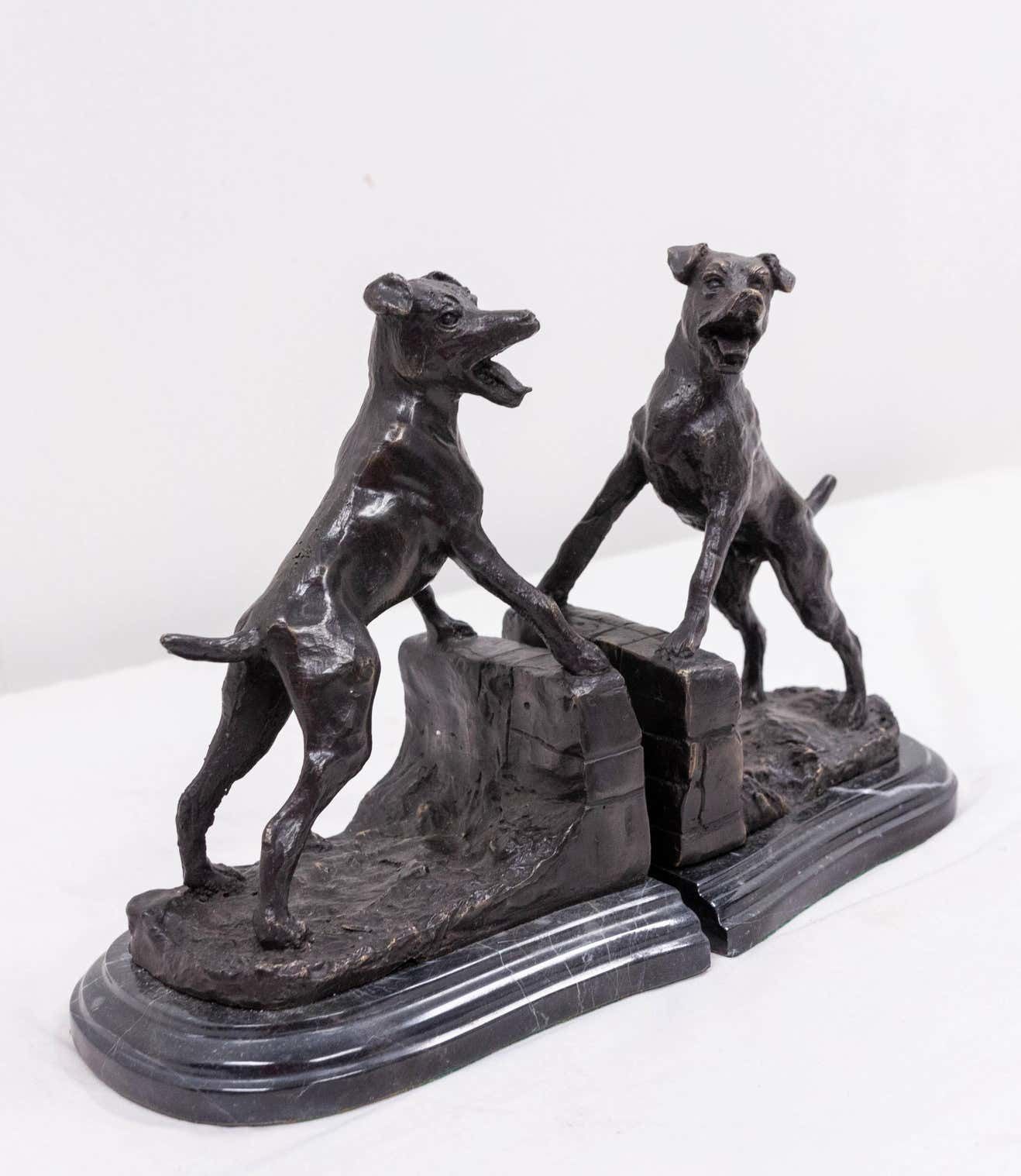 Paire de serre-livres en bronze et marbre, chiens aboyants, par E. Drouot, France, vers 1890 photo 841.5