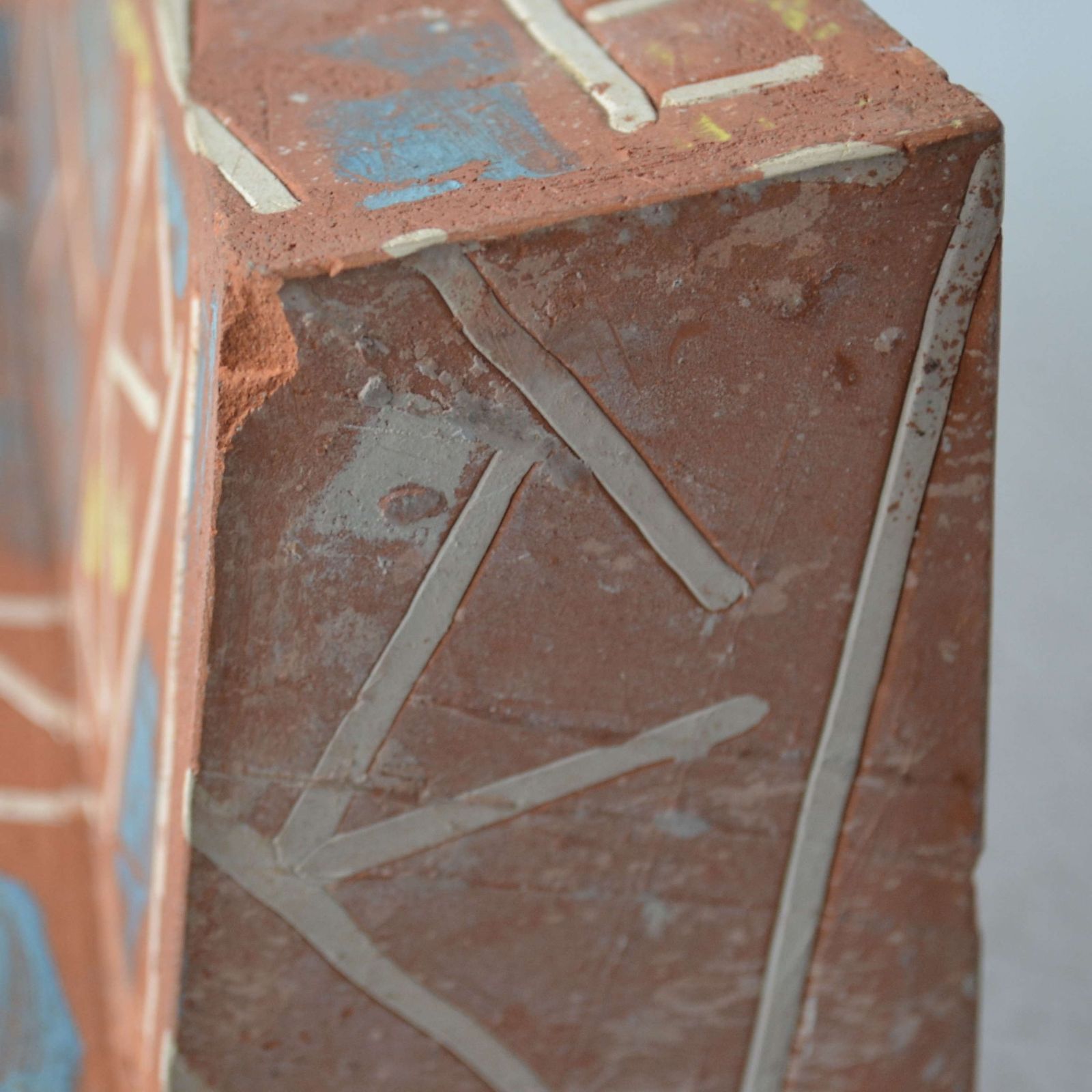 photo vinterior Terracotta Art Vase Decorated In Bright Colours