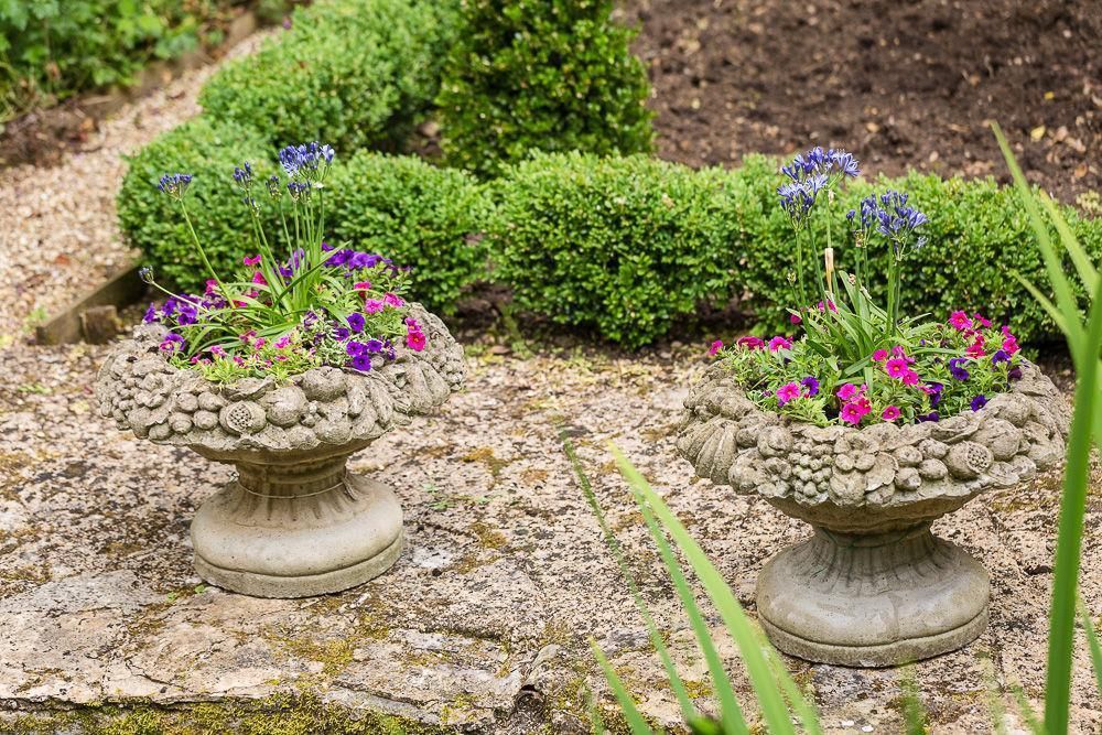 Garden Urns photo furniture