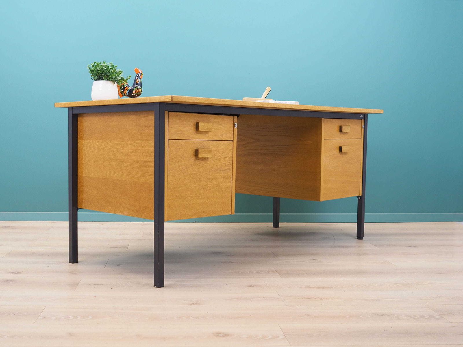 Essenhouten Bureau, Deens Design, Jaren 1980, Productie: Labofa Møbler photo 1199.0
