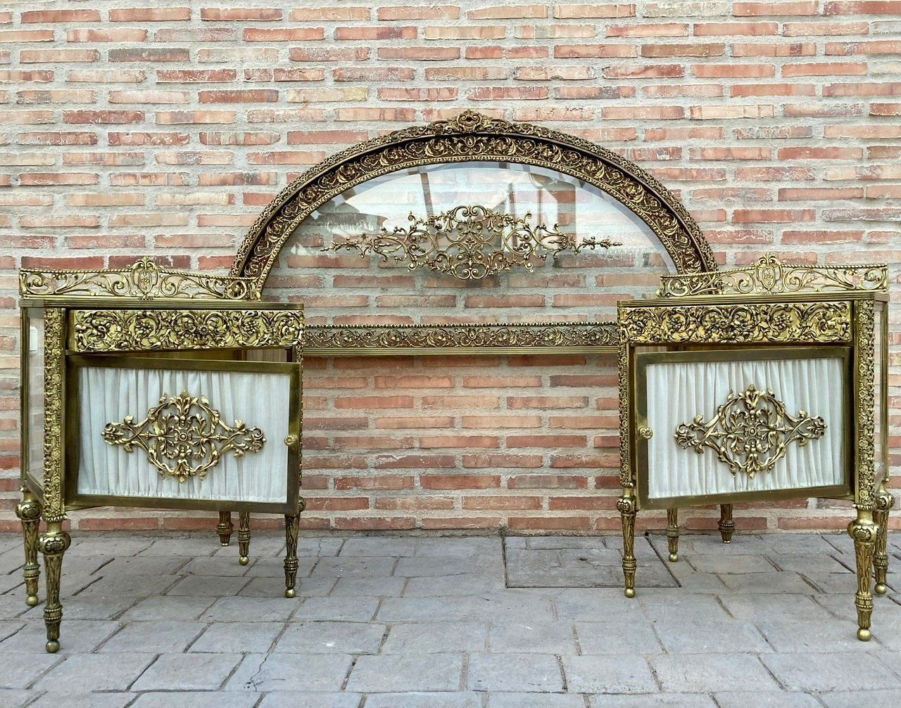 19th Century French Belle époque Bed And Vitrine Nightstands In Bronze, Glass & Iron, Set Of 3 photo for sale