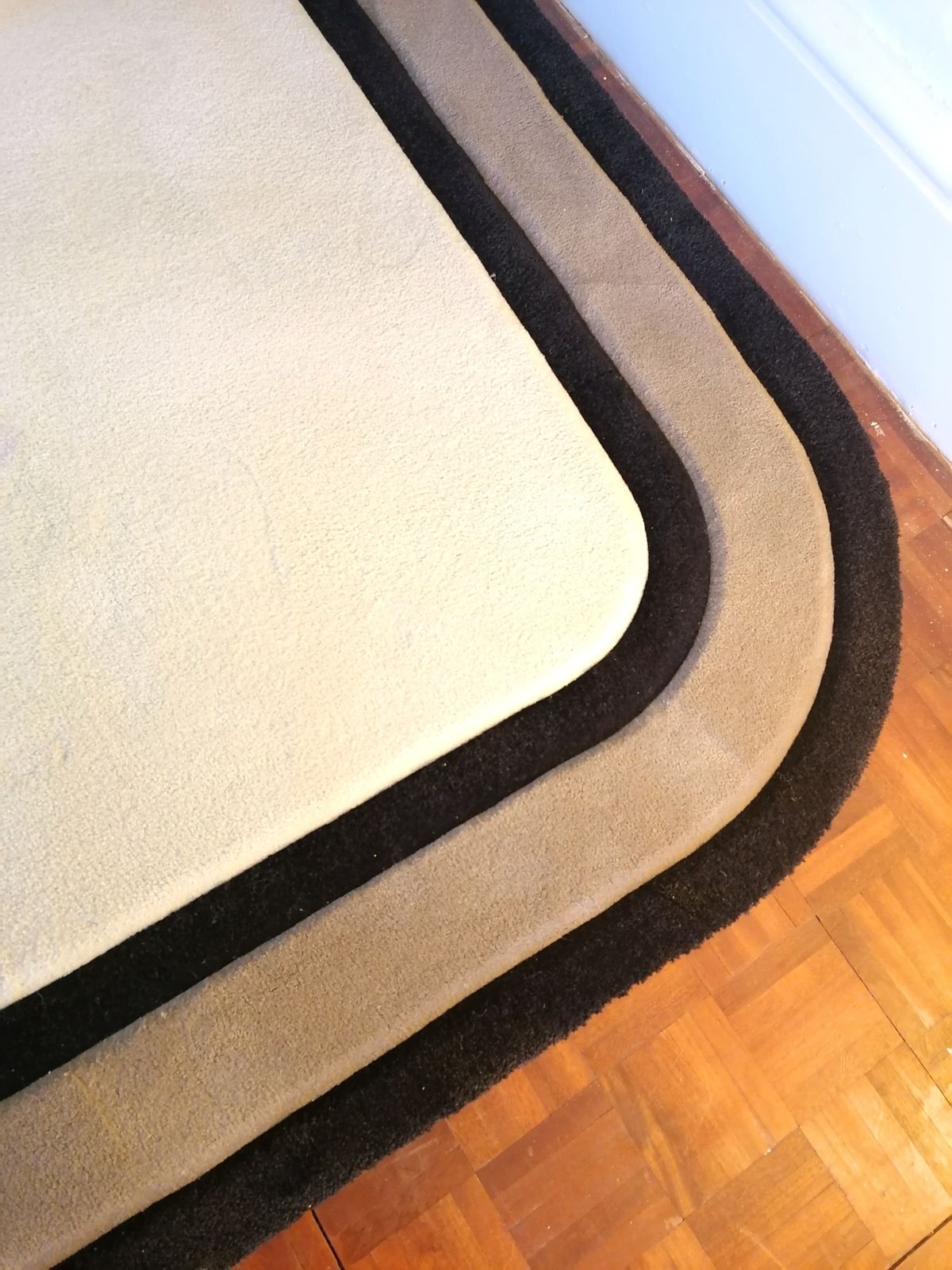 Huge Vintage 80s American Deco Revival Curved Wool Rug With Carved Swirl Details And Edge. photo vinterior