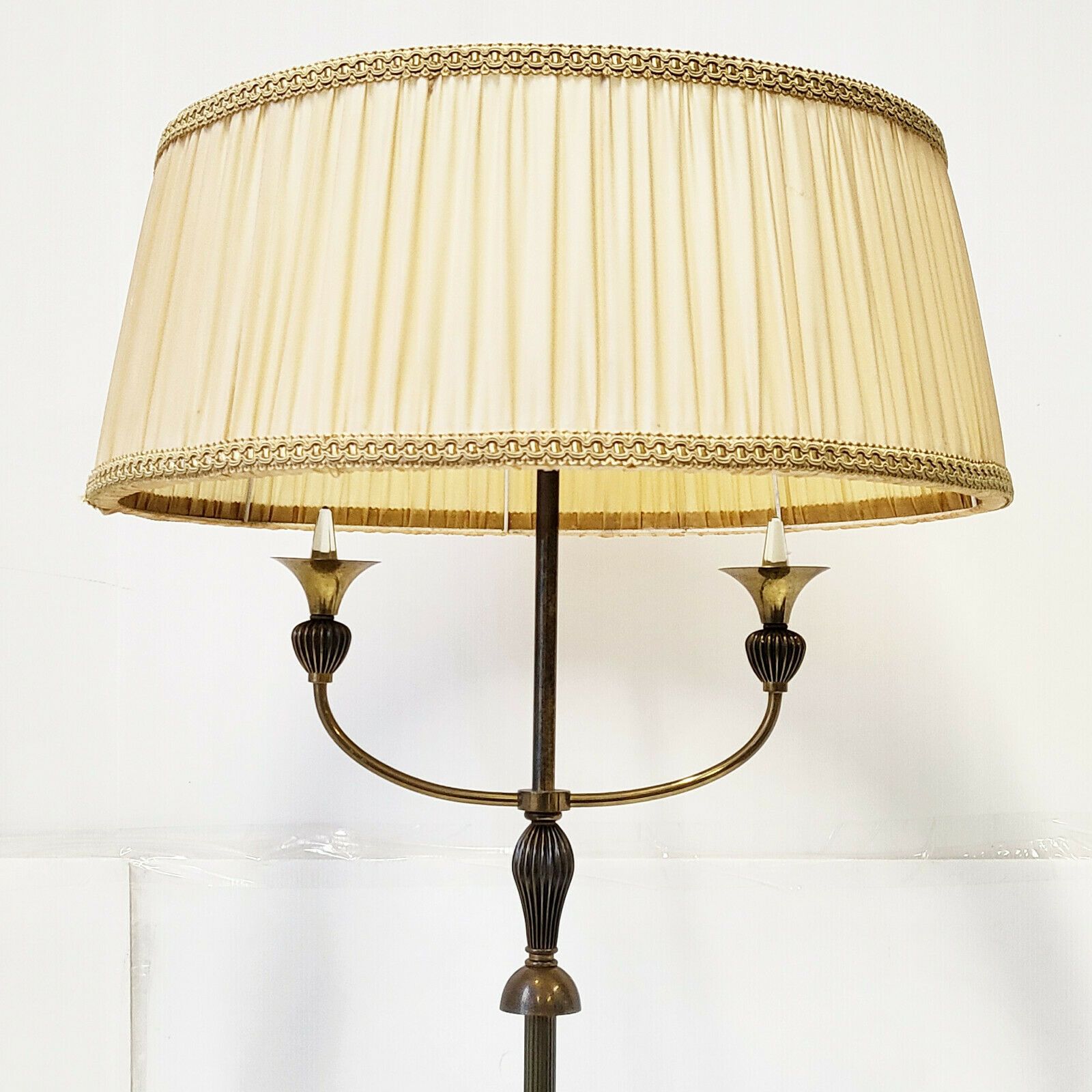 Prachtige Vintage Franse Vloerlamp Uit De Jaren 1950, Messing En Glas