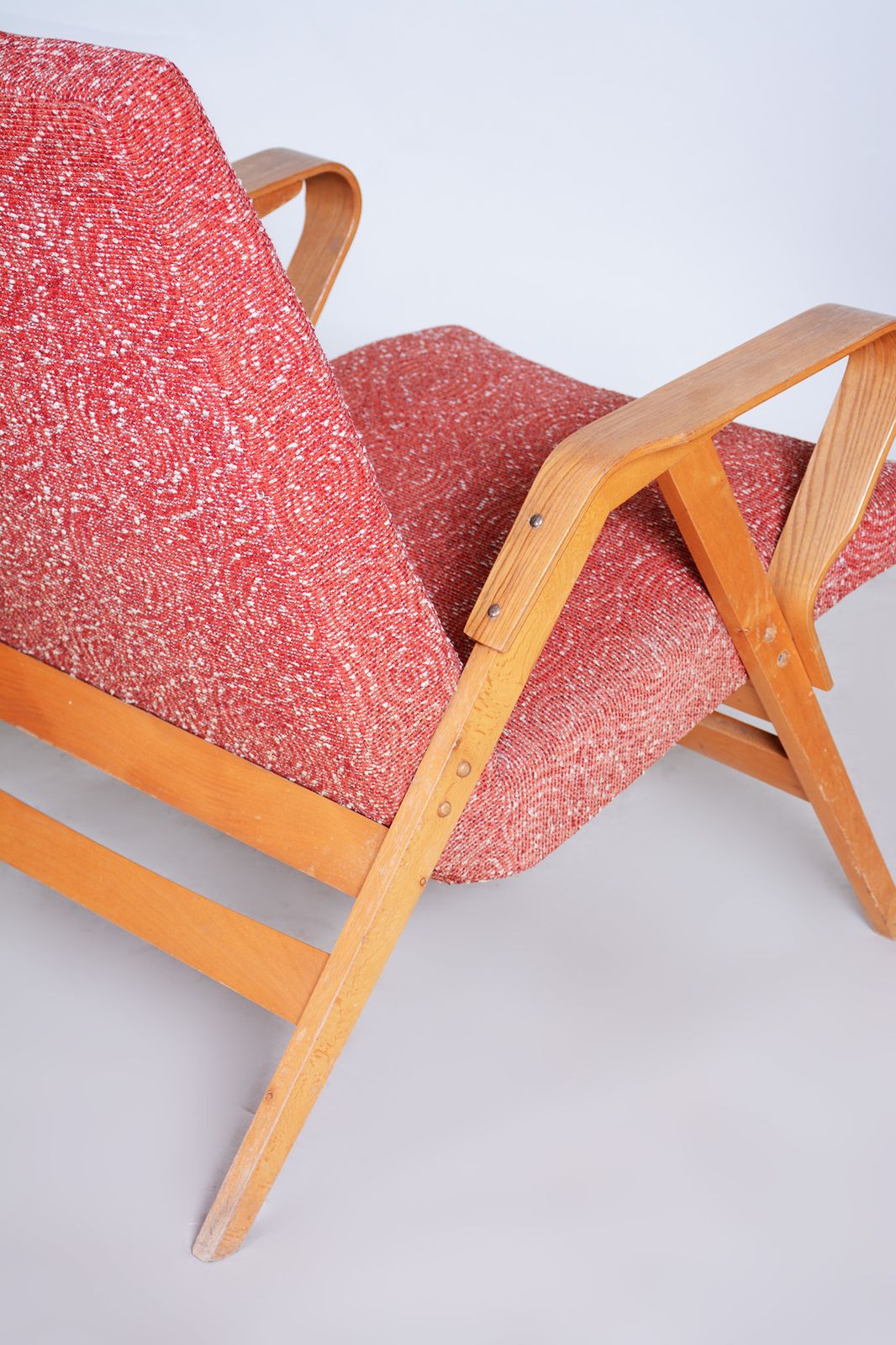Pair Of Salmon Midcentury Armchairs, Made By Tatra Pravenec, 1950s Czechia photo 800.0