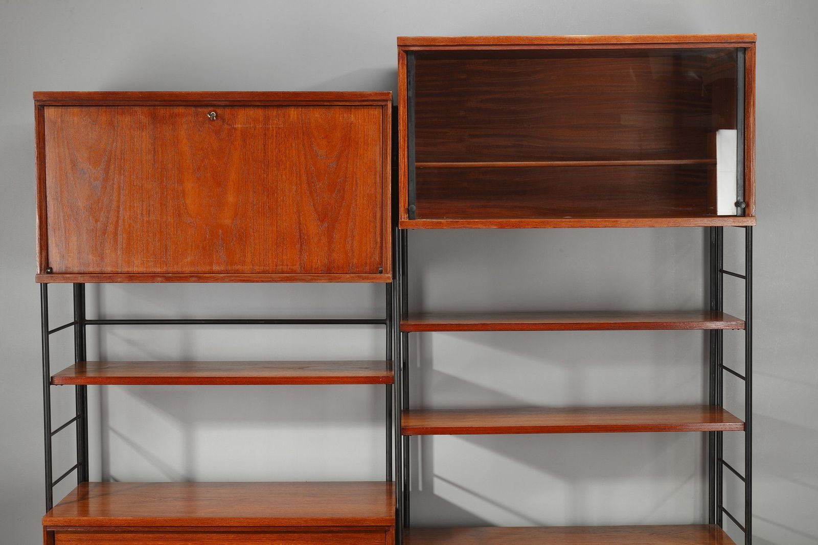 Scandinavische houten boekenkast uit de jaren 1960 photo buy