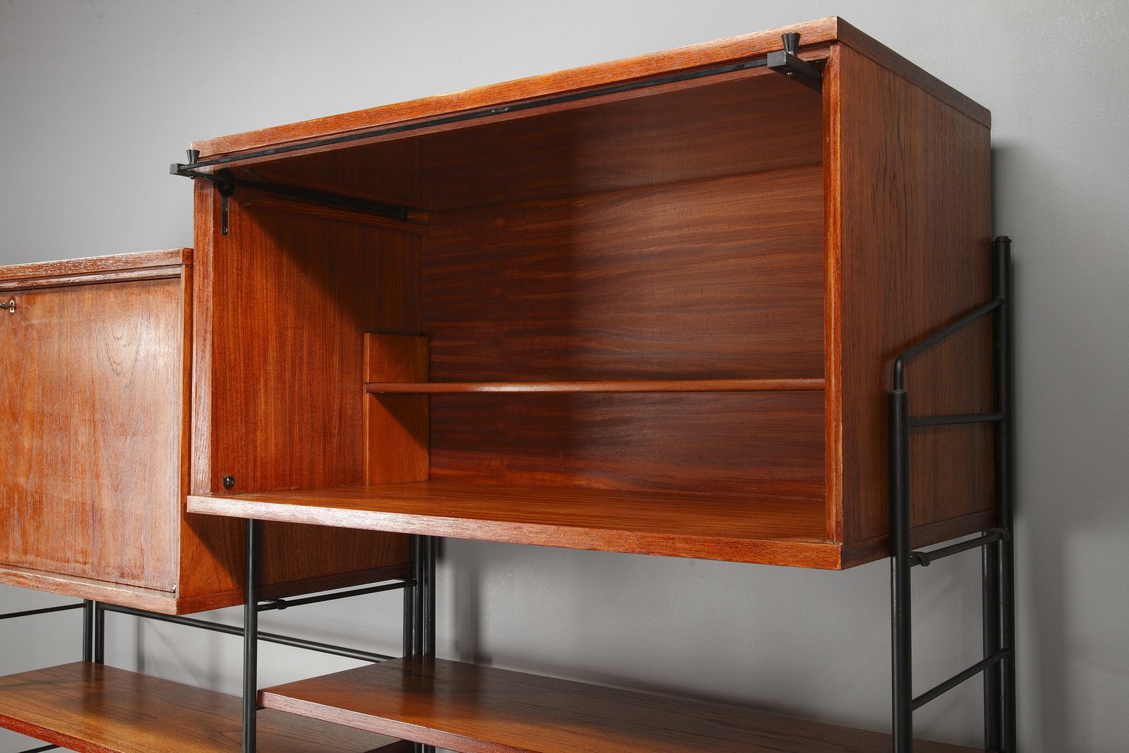 photo for sale Scandinavische houten boekenkast uit de jaren 1960