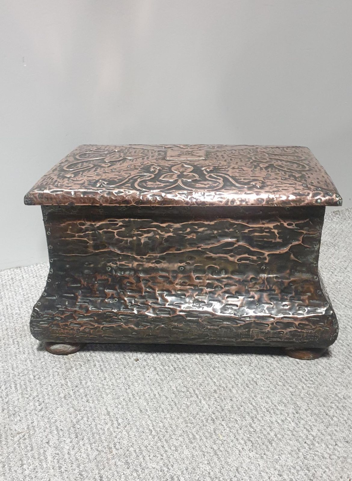 Very Nice Copper Fireside Box photo vinterior