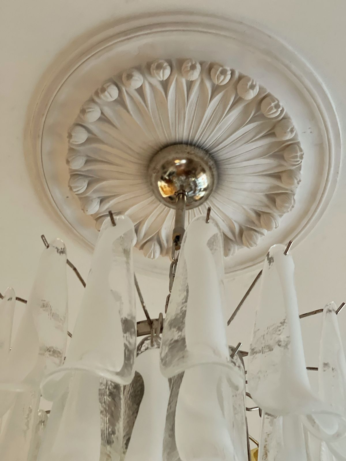 White Murano Glass Chandelier In The Style Of Mazzega   Large Size. photo vinterior