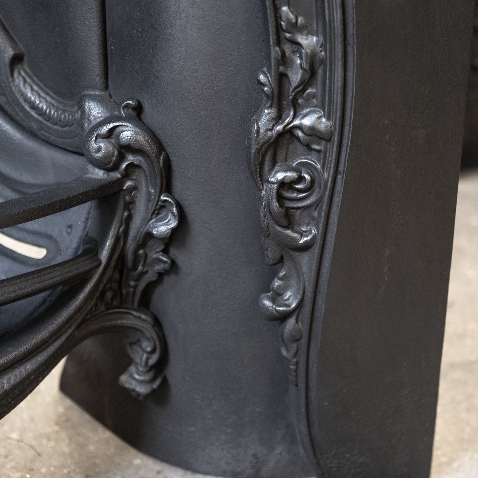 Grand Ornate Victorian Style Cast Iron Insert photo vinterior