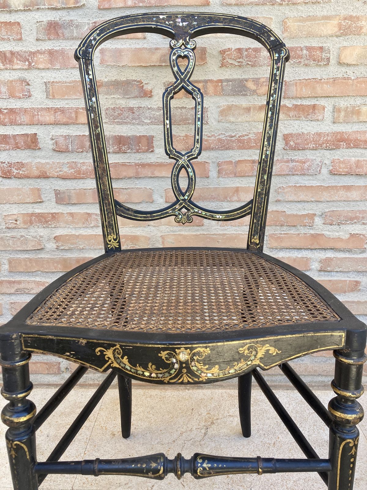 photo vinterior Elizabethan Wood Chairs Lacquered In Black And Decorated In Gold With Mother Of Pearl Inlays With Wicker Seat, Set Of 2