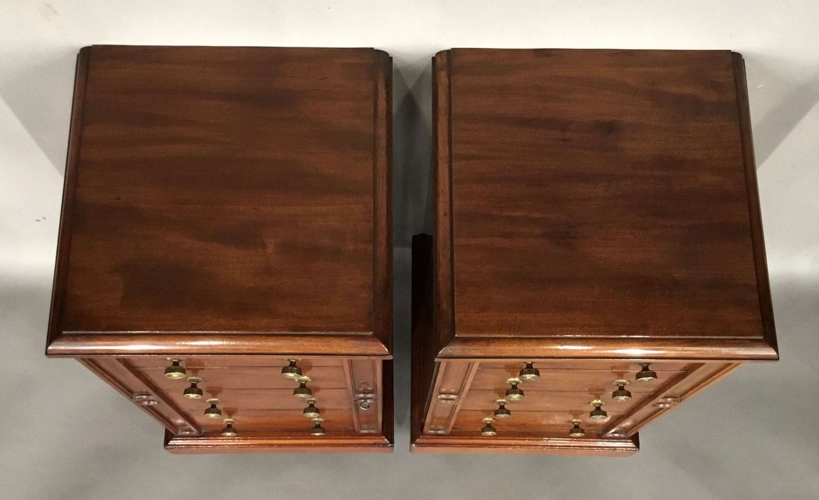 photo vintage Regency Pair Of Mahogany Wellington Chests / Bedside Cabinets