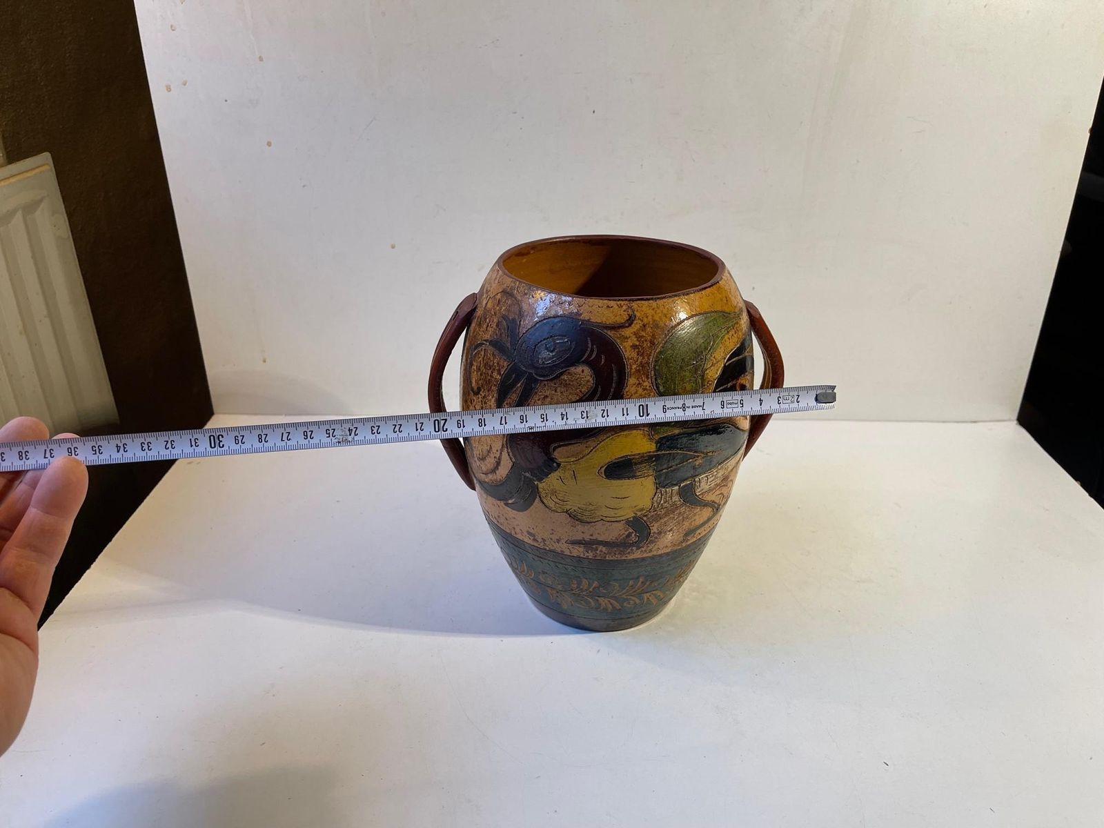 photo vinterior Antique Italian Terracotta Urn With Roosters In Majolica, 18th/19th Century
