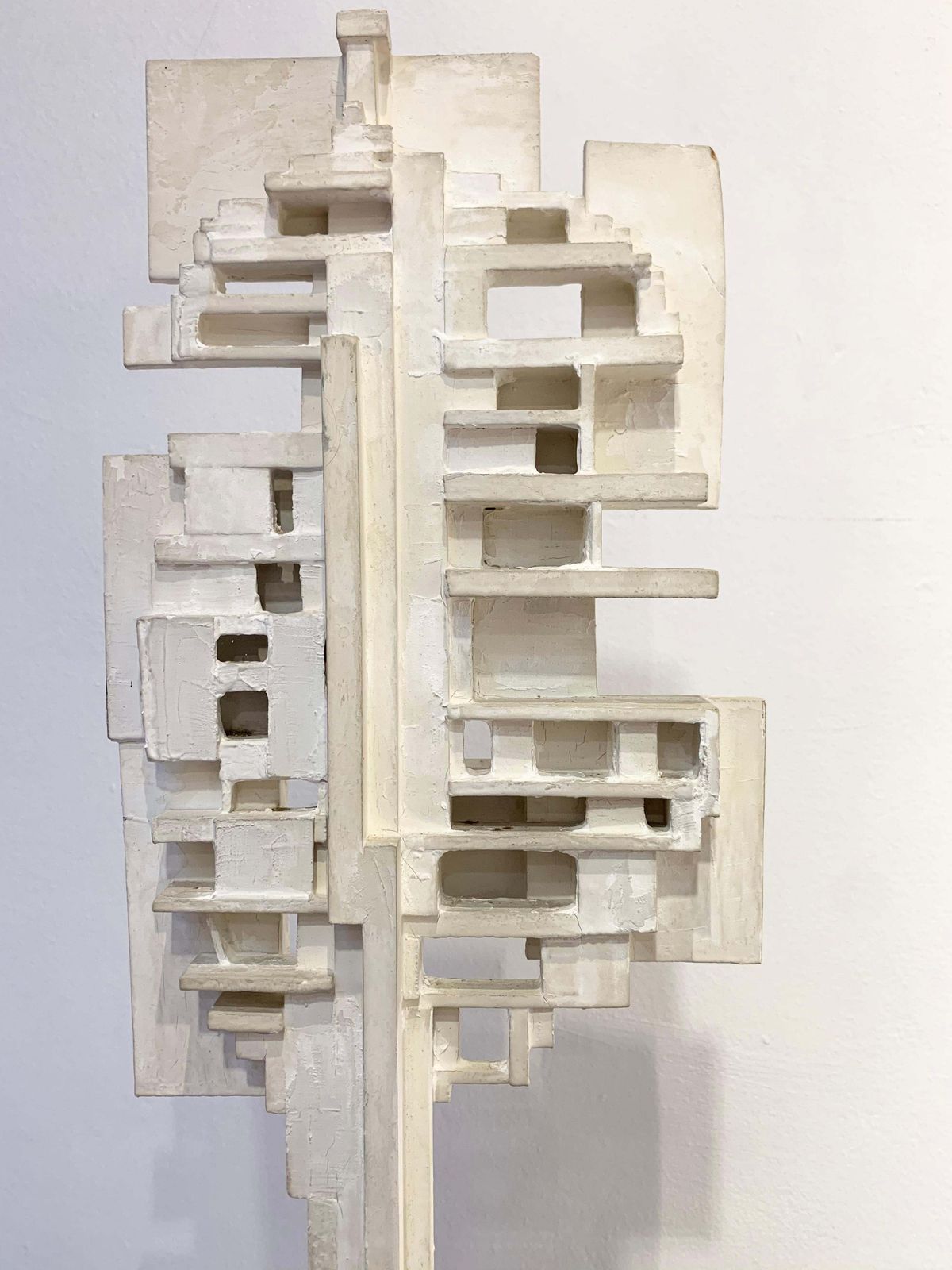 Mid Century White Wood Totem Sculpture By André Pailler, France 1970s photo vintage