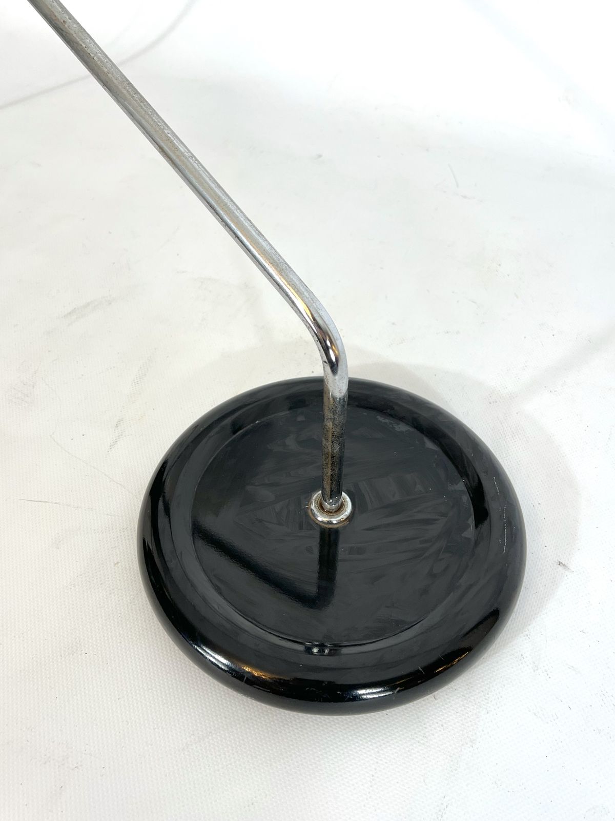 Lighting Harvey Guzzini, Chrome And Plastic Articulated Table Lamp photo
