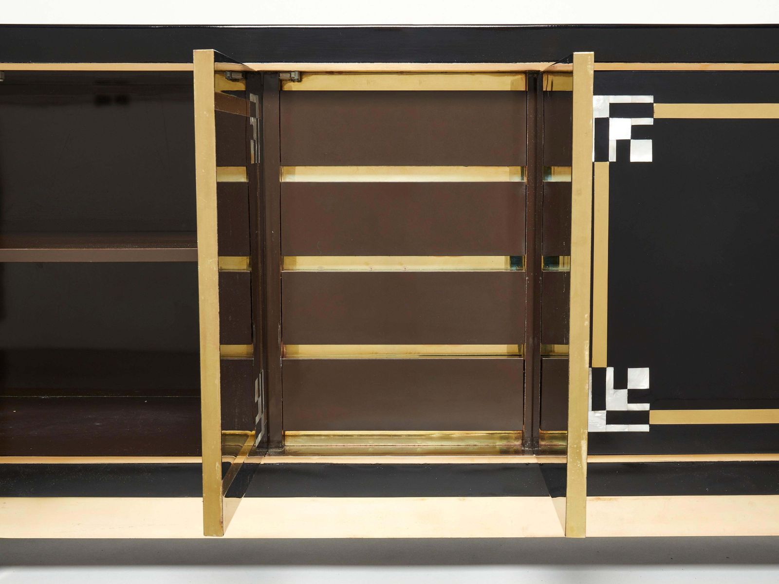Enfilade Maison Jansen en laiton et laque noire avec incrustations de nacre, années 1970 photo buy