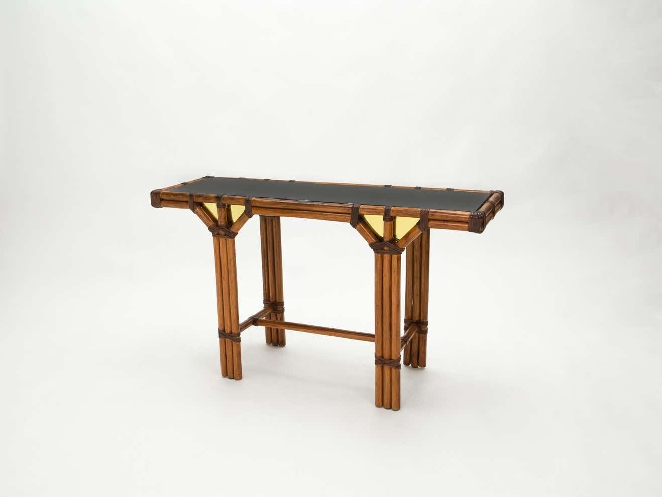 Console française en bambou et laiton, plateau en verre noir, années 1970 photo vinterior