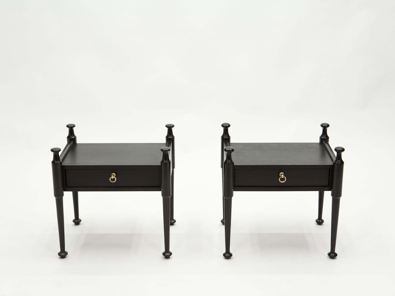 Paire de tables de chevet françaises en bois teinté noir et laiton, années 1970 photo for sale