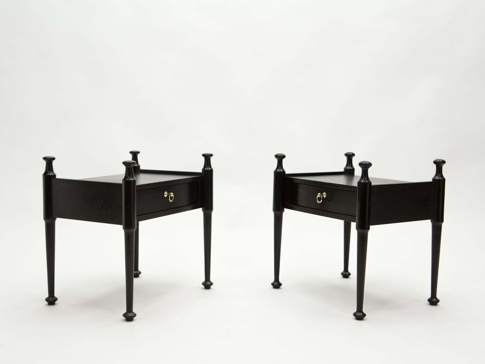 Paire de tables de chevet françaises en bois teinté noir et laiton, années 1970 photo Mobilier
