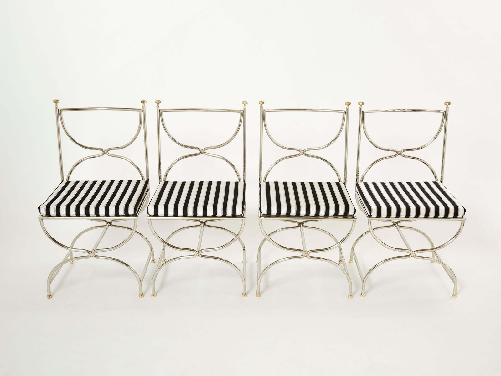 Ensemble de douze chaises curules en acier, laiton et velours, par Maison Jansen, années 1960 photo furniture
