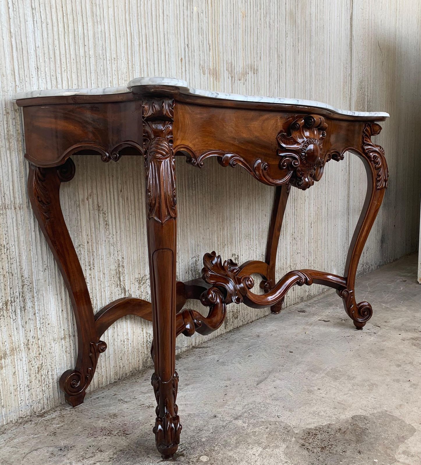 Console Régence française en noyer sculpté, plateau en marbre blanc, 2 disponibles photo buy