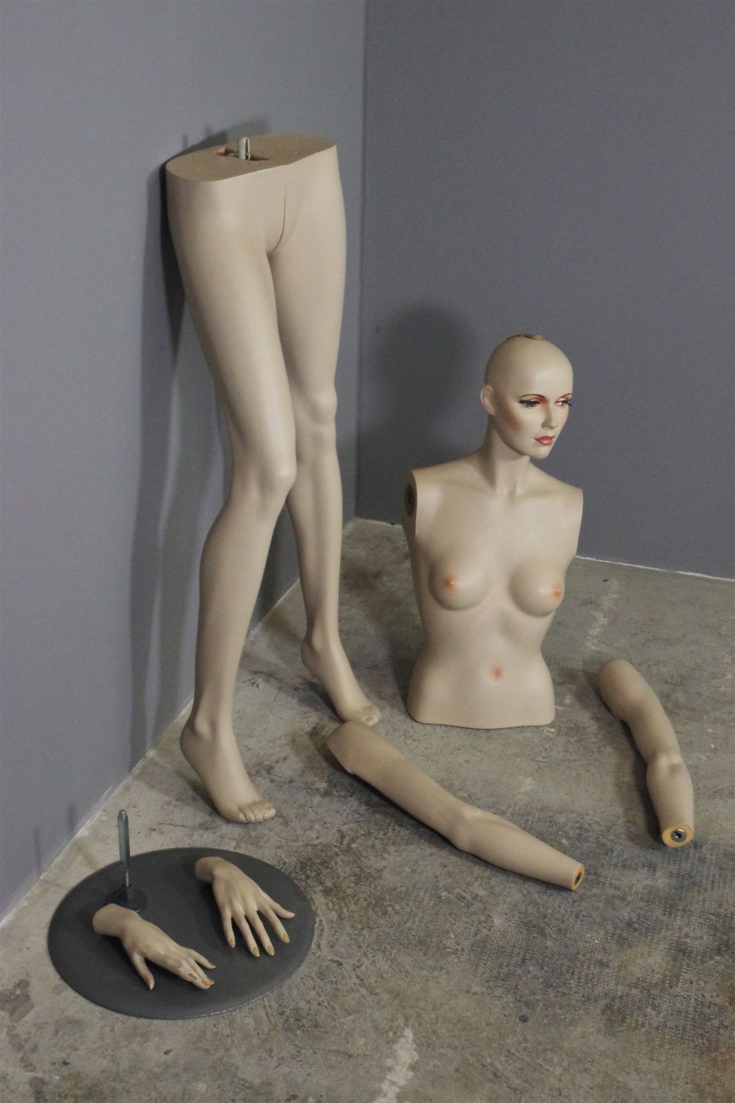 1230.0 Woman Mannequin In Polypropylene 70s photo