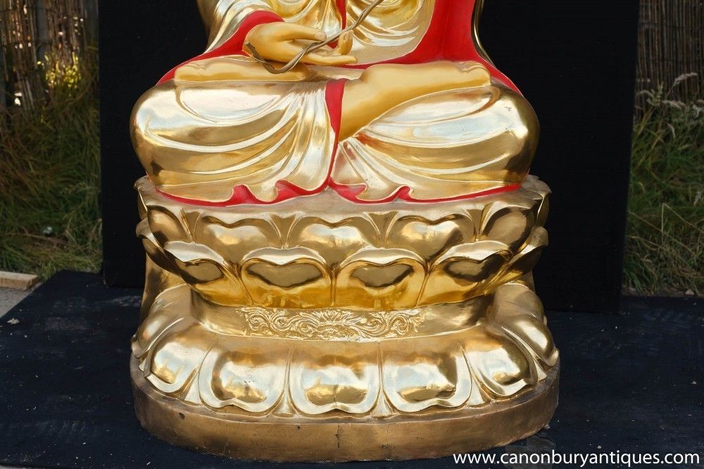 photo vintage Big Bronze Nepalese Buddha Statue Shakyamuni Buddhist Art Garden Buddhism