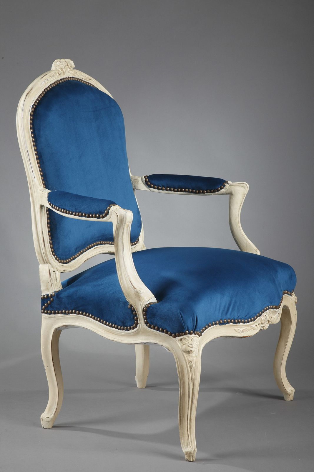 Quatre fauteuils en velours bleu paon d'époque Louis XV photo buy
