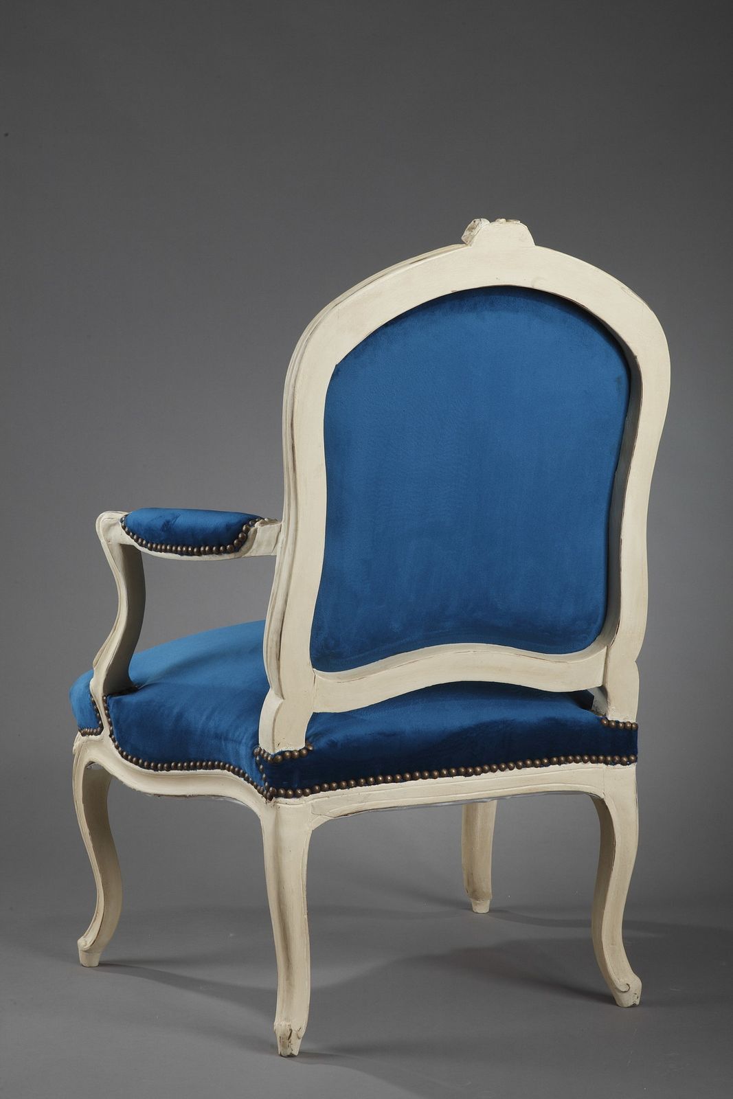 Mobilier Quatre fauteuils en velours bleu paon d'époque Louis XV photo