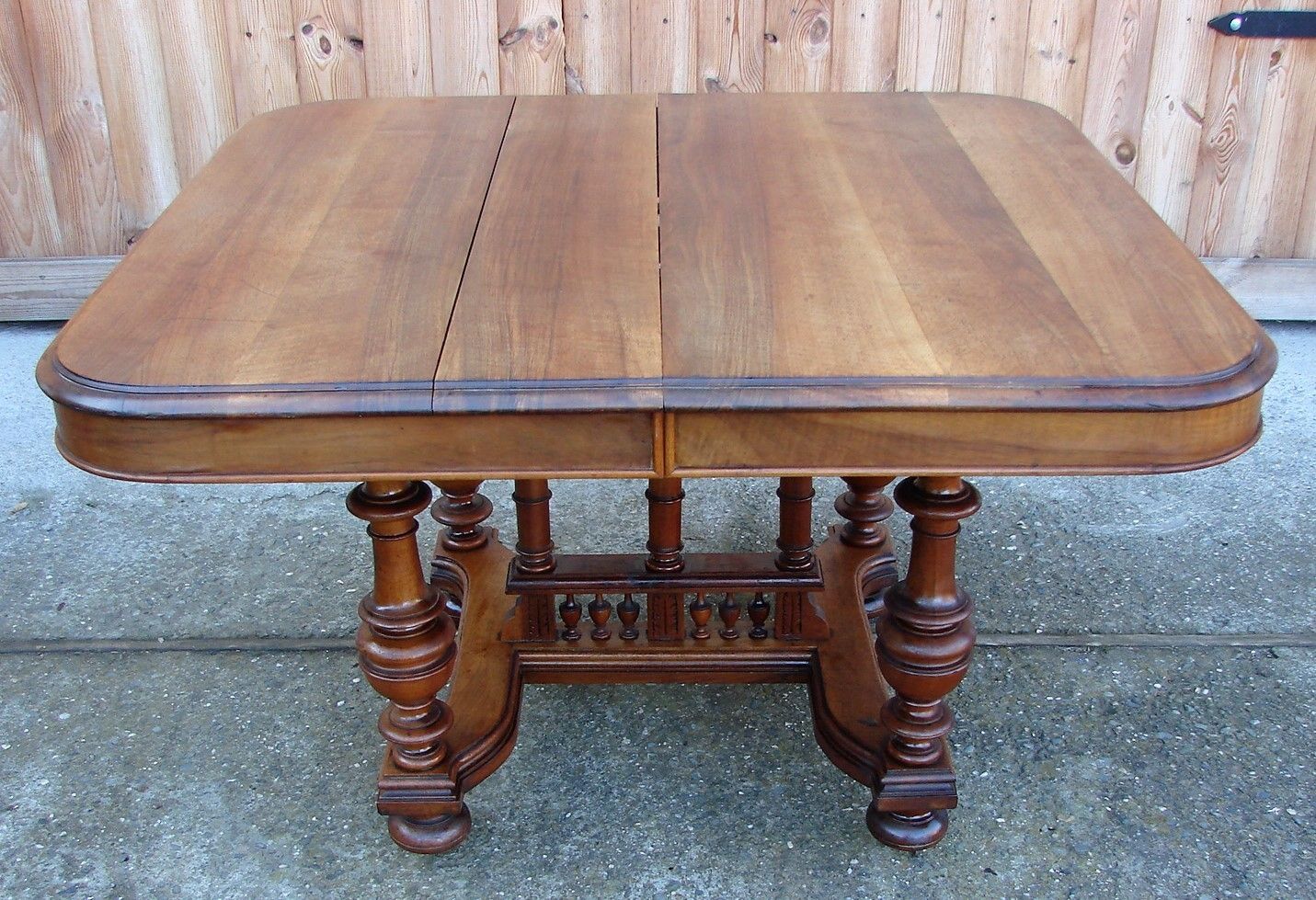 649.0 Oak Table From The Turn Of The 19th Century. photo
