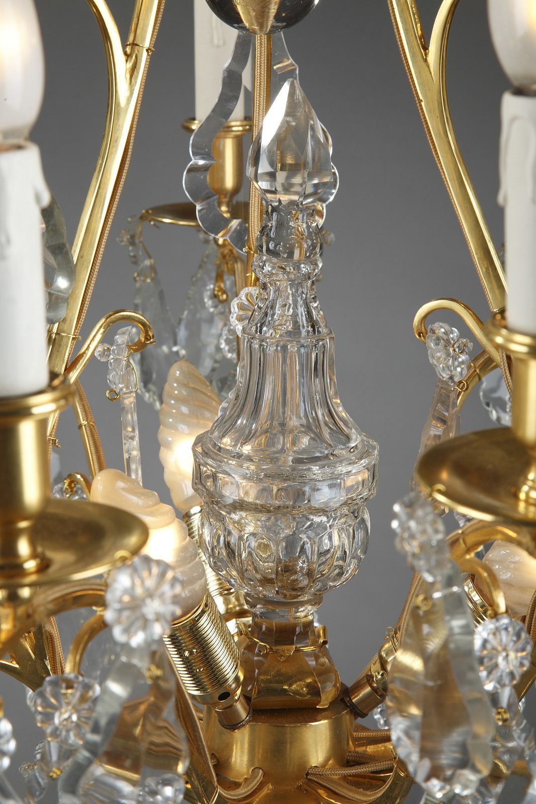 4871.0 Lustre à huit bras de lumière en bronze doré et pendeloques photo
