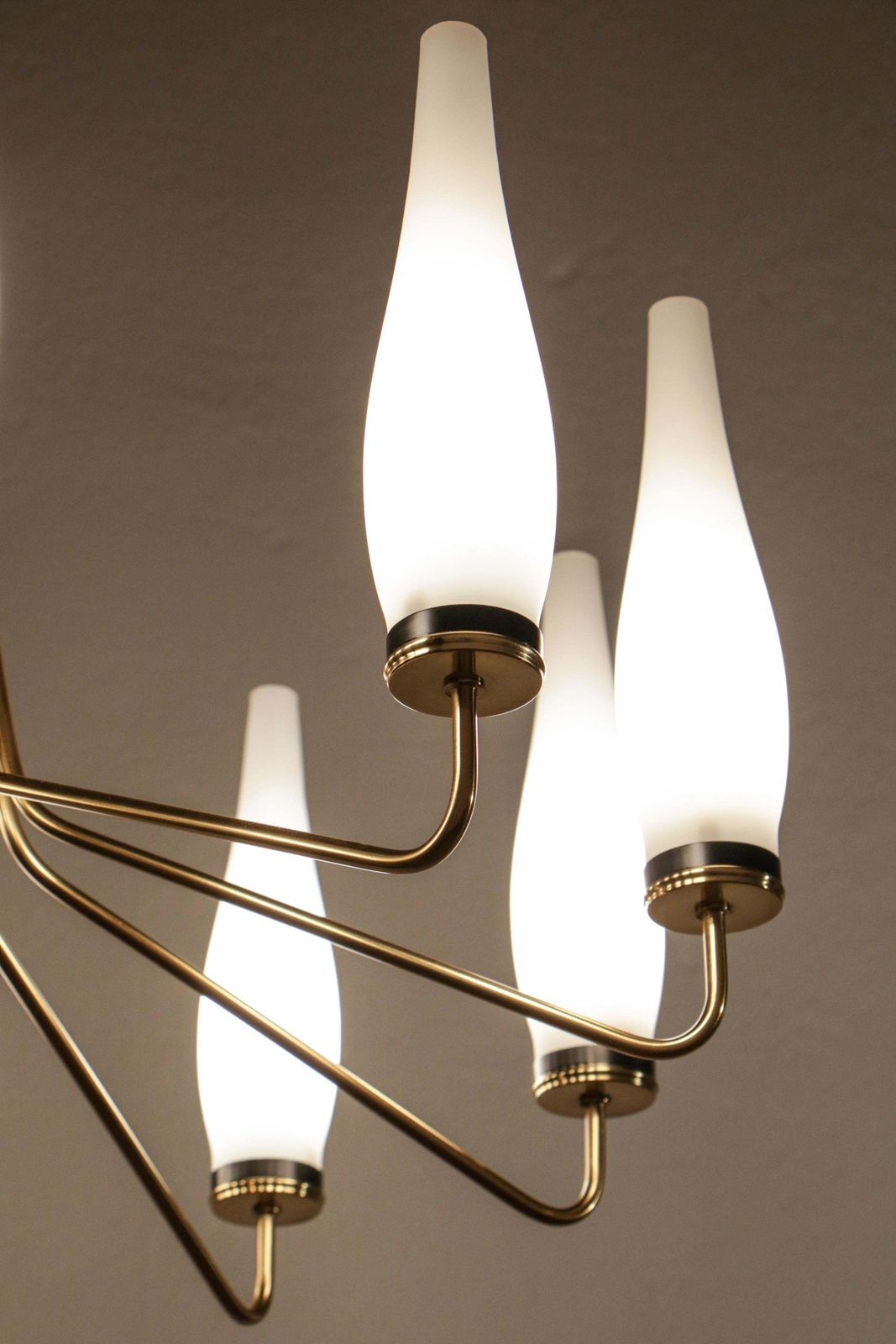 photo furniture Italian Mid Century Modern Ten Lights Chandelier Attributer To Stilnovo, 1950s