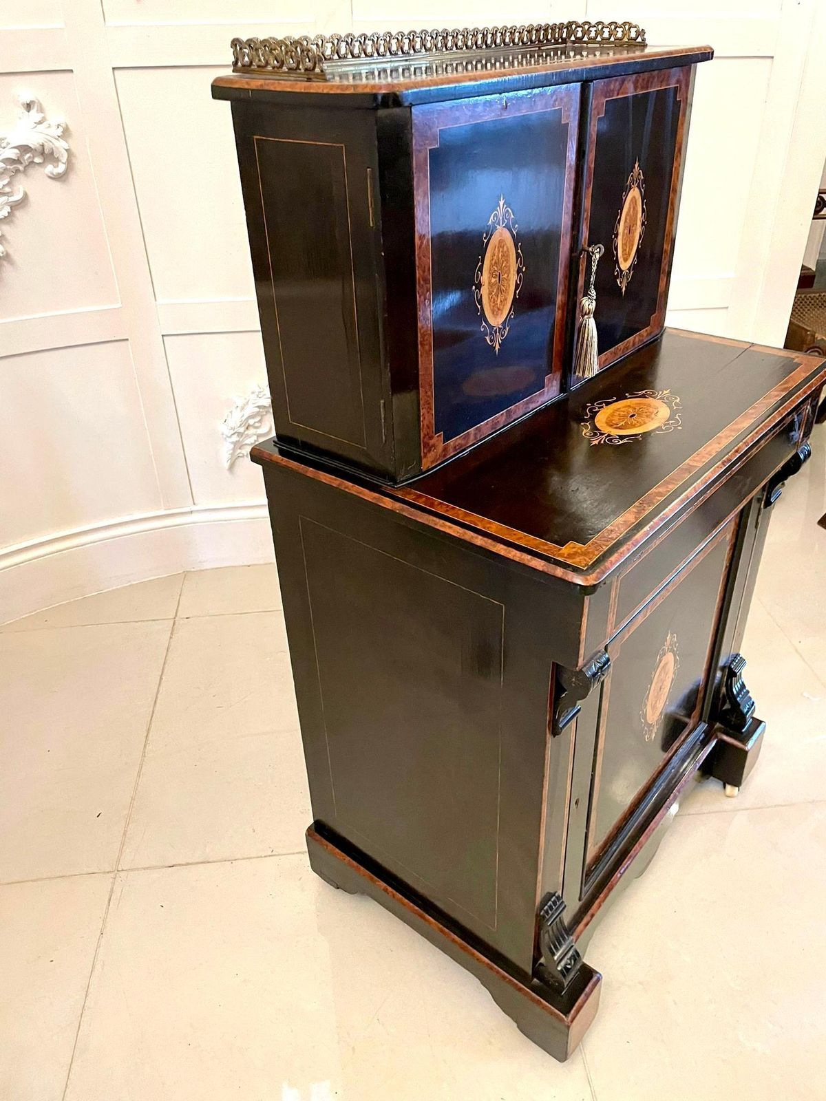 photo vinterior Unusual Antique Victorian Quality Ebonised And Burr Walnut Inlaid Writing Desk