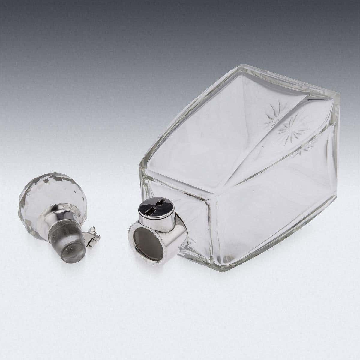 20th Century English Solid Silver & Glass Spirit Decanter, Mappin & Webb, C.1929 photo vinterior