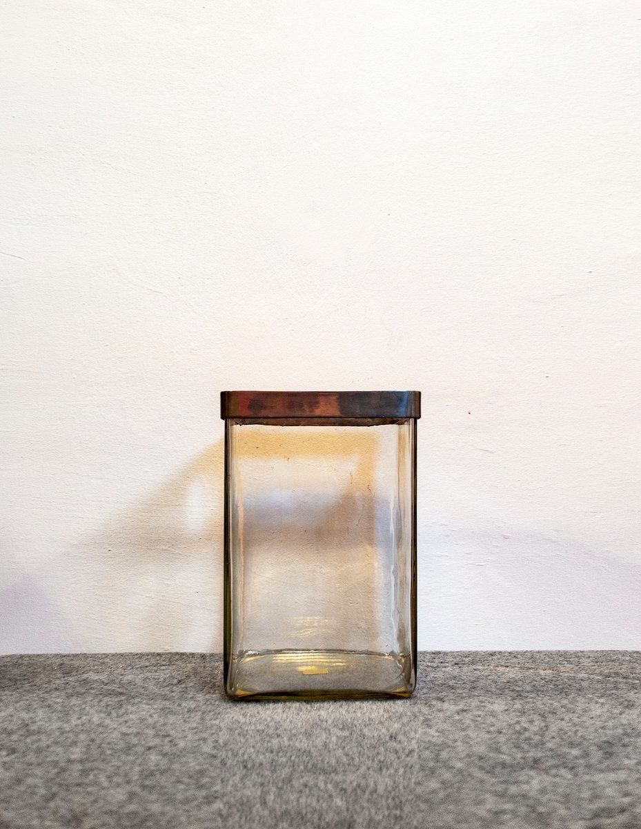 Glazen vaas met gouden metalen structuur, Italië, jaren 1970 photo furniture
