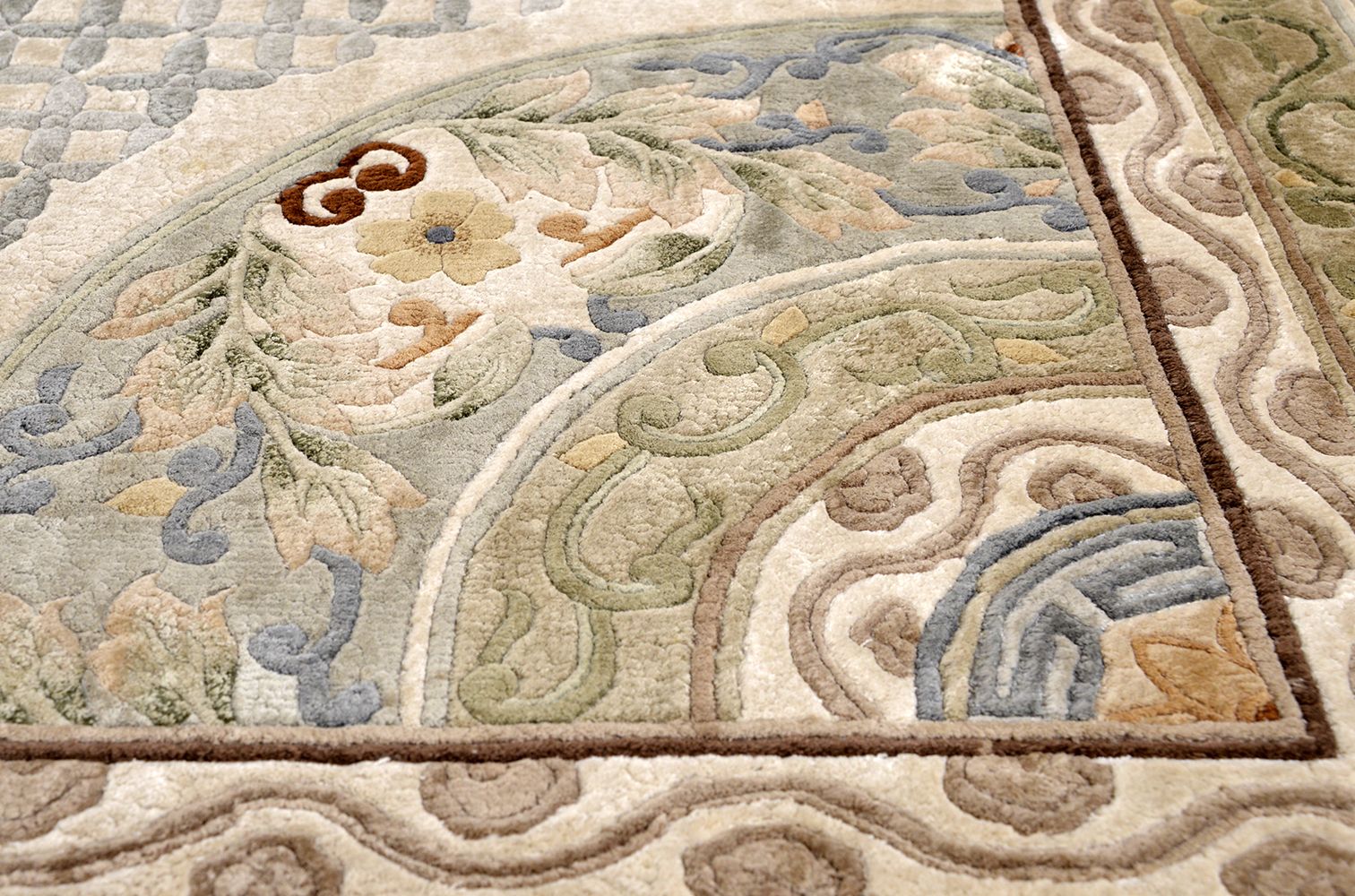 Large Oriental 20th Century Chinese  Silk Rug Cream Green Blue Rust Lotus Flowers photo vintage