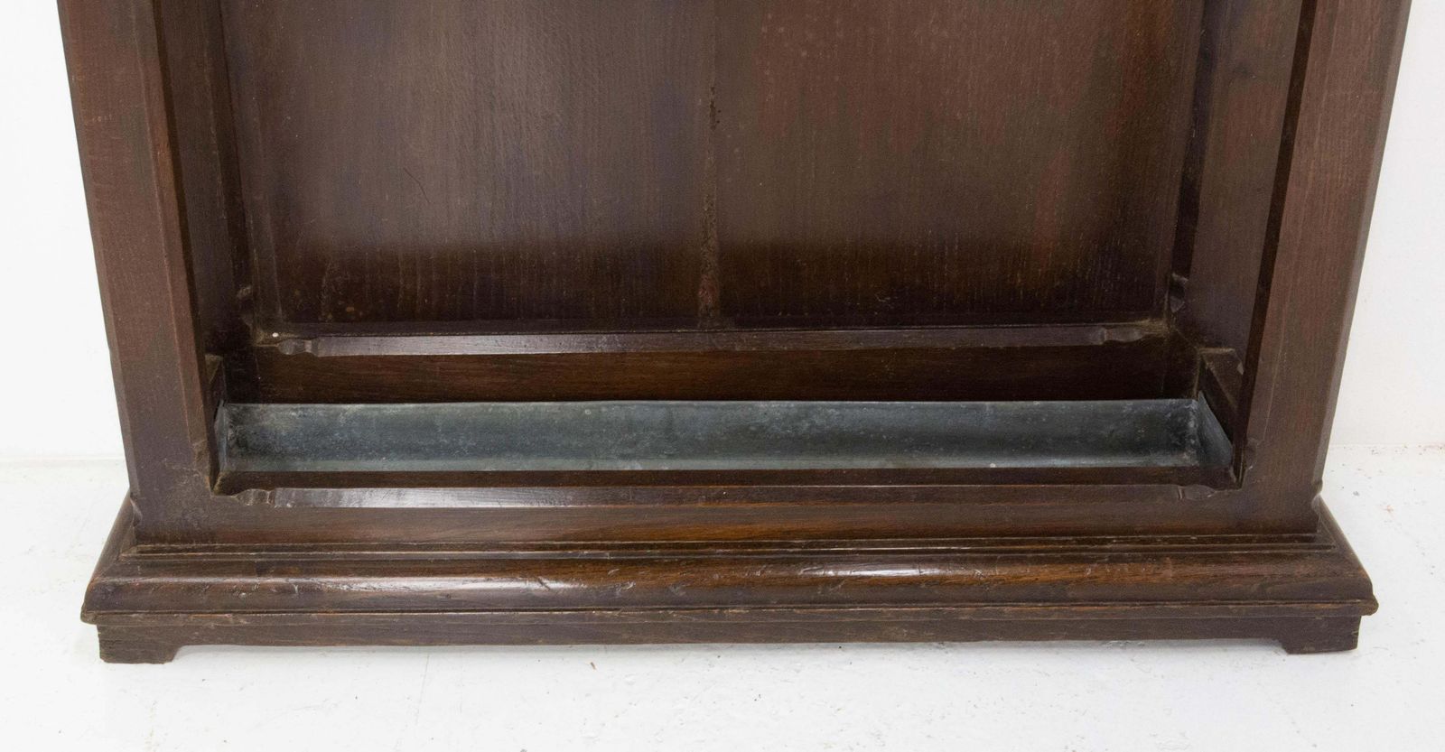Portemanteau en chêne de style gothique avec miroirs, milieu du XIXe siècle photo vintage